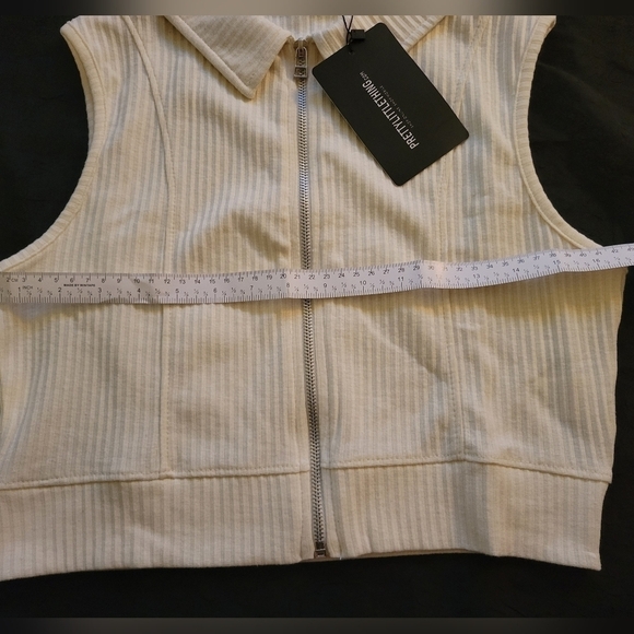 NWT Pretty Little Thing Cream Rib Collar Zip Crop Top - Picture 9 of 12